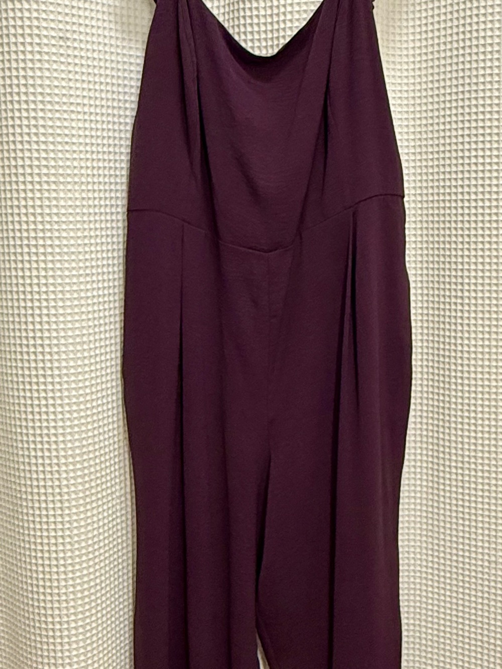 BCBG Paris Plum Square-Neck Jumpsuit with Ruffle Shoulder Straps - XXL - Picture 4 of 12